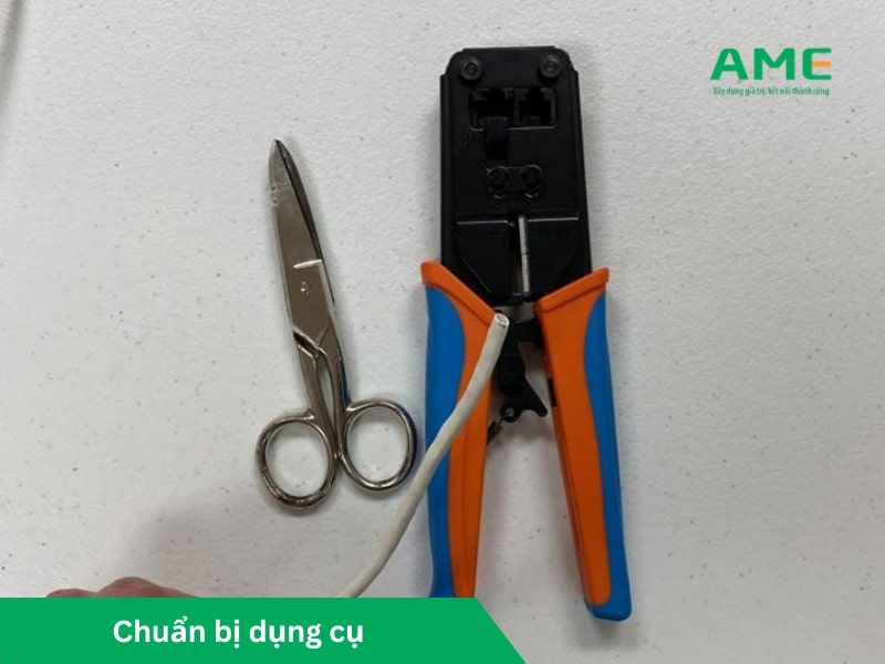 Chuẩn bị dụng cụ bấm dây mạng 8 sợi