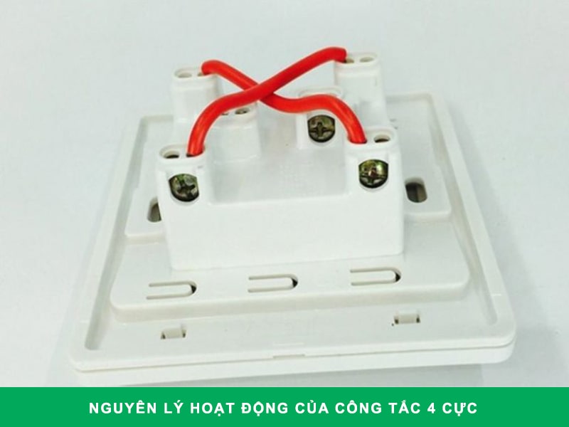 Nguyên lý hoạt động của công tắc trung gian 4 cực